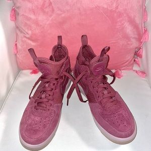 Women’s Nike shoes. Velour fushia/Pink